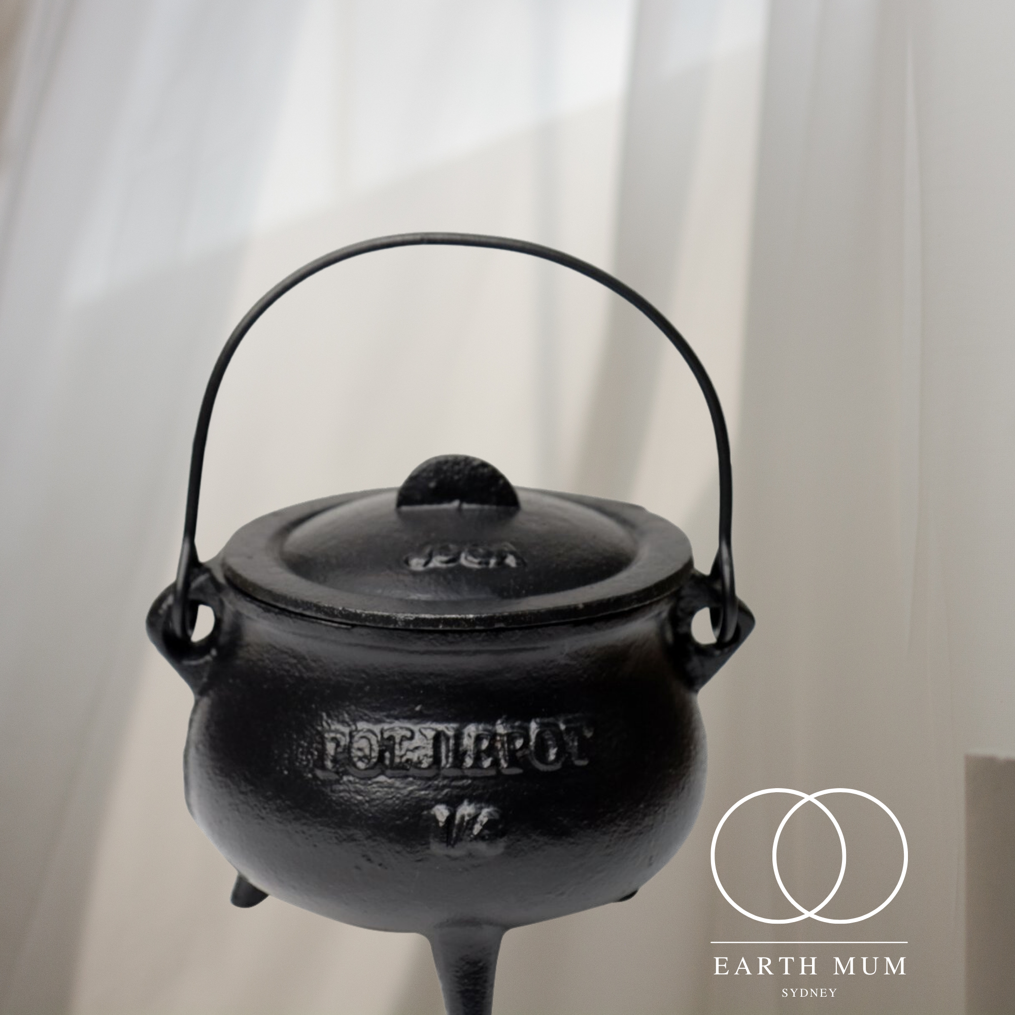 Cast Iron Cauldron Potjiepot with Lid - Ritual & Smudging Cauldron